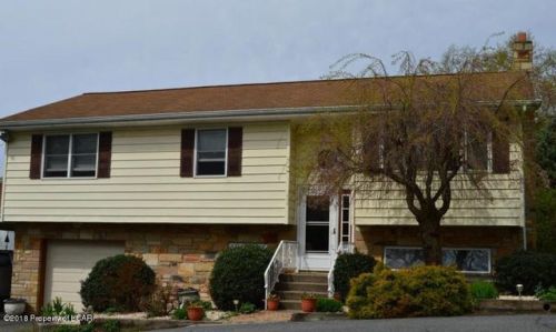 2 Mullen St, Pittston, PA 18640-1572