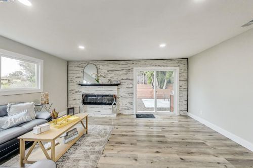 2421 Paloma St, Pinole CA 94564-1421 exterior