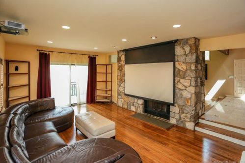 15 Ridge Rd, Stamford, CT 06903-4337