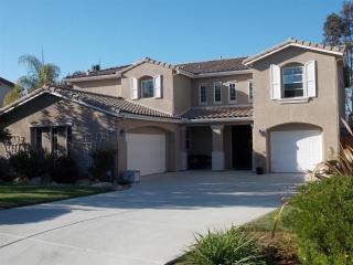 923 Parkwood Ave, Vista, CA 92081-8104