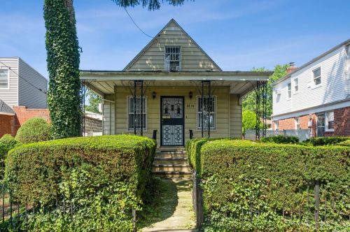 86-34 235th Ct, Jamaica, NY 11426-2710