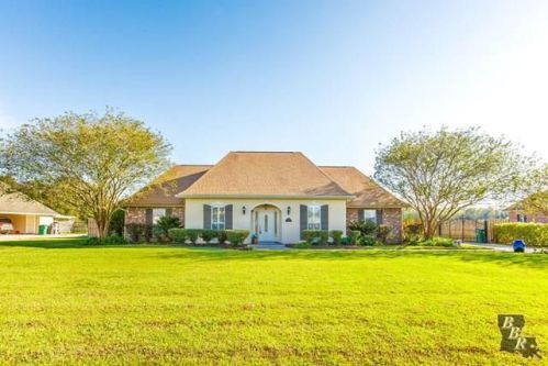 148 Blossom Ct, Thibodaux, LA 70301-9424