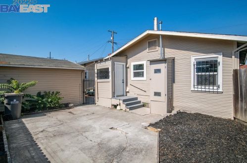 1490 76th Ave, Oakland CA  94621-2709 exterior