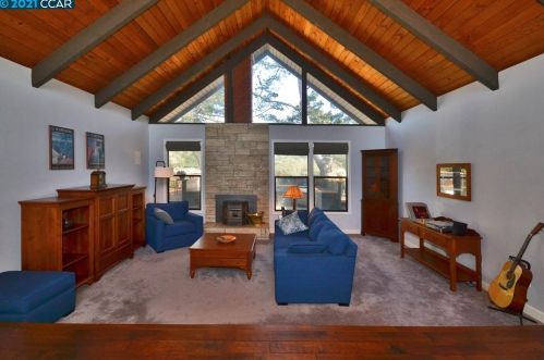 2480 Ln Canada Ct, Pinole CA exterior