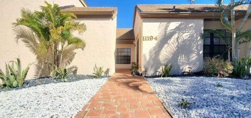 11194 Curry Dr, West Palm Beach, FL 33418-3505