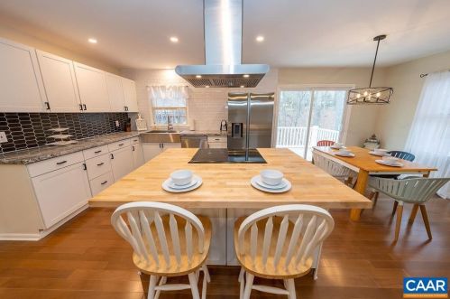 678 Jefferson Dr, Bybee, VA 22963-3202