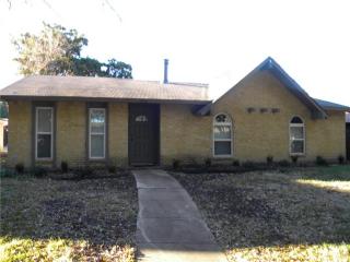 3733 Mckinley Dr, Plano TX  75023-7205 exterior