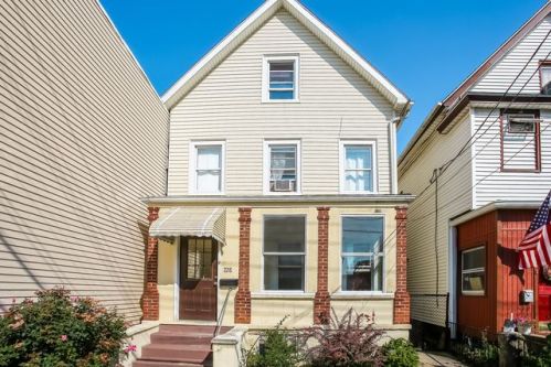 228 4 Ave, New Rochelle NY  10803-1209 exterior