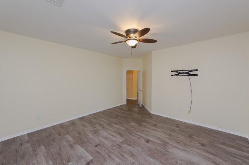 913 Jeffrey Dr, Denton TX  76208-6425 exterior