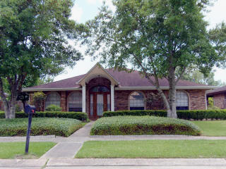 2201 Barton Dr, Marrero, LA 70072-5139