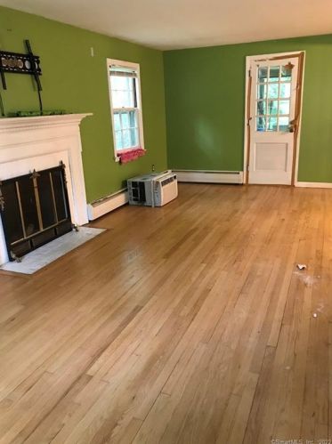 19 Wood Rd, Bloomfield CT  06002-1120 exterior