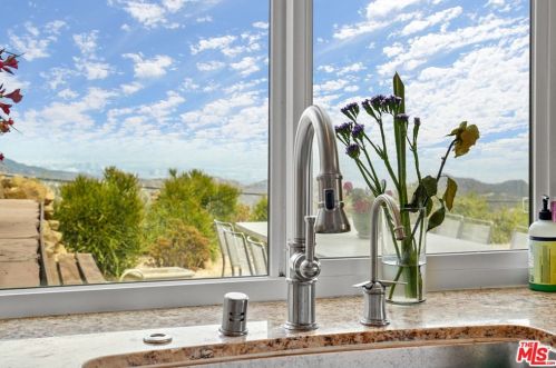 21630 Saddle Peak Rd, Topanga CA  90290-3414 exterior