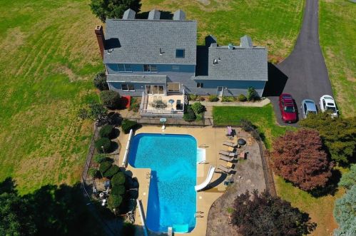 8 Menayas Ct, Washingtonville NY  10992-2032 exterior