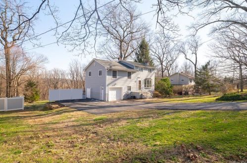 92 Lovell St, Mahopac, NY 10541-3954