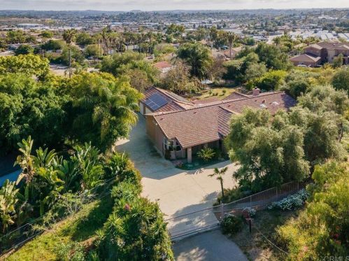 1992 Warmlands Ave, Vista CA  92084-3332 exterior