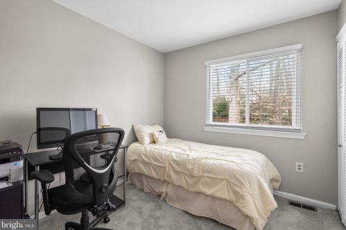 6010 Rdg Frd Dr, Springfield VA 22015-3651 exterior