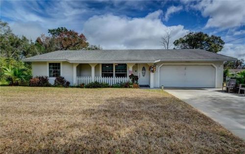 535 Land O Lakes Ct, Deland, FL 32724-3729