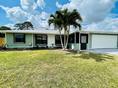 296 Glenwood Dr, Fort Pierce, FL 34984-5037
