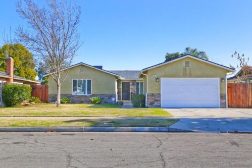 4536 Laureen Ave, Fresno, CA 93726-3010