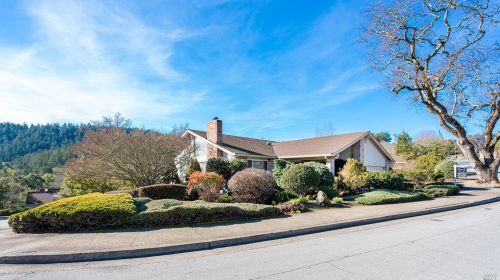 6398 Meadowridge Dr, Santa Rosa, CA 95409-5839