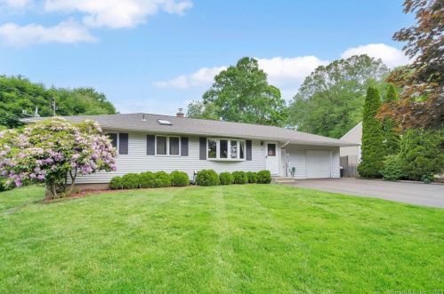 59 Clark St, Waterbury, CT 06716-1422