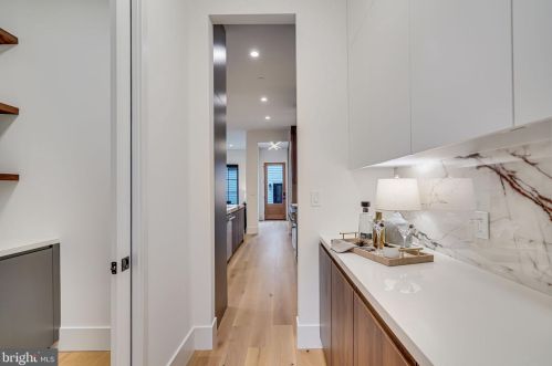 4915 Western Ave, Washington DC  20016-4319 exterior