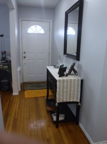 11 Barrington St, Westbury NY  11590-4629 exterior