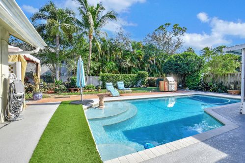 9911 Majestic Way, Boynton Beach FL  33437-3303 exterior