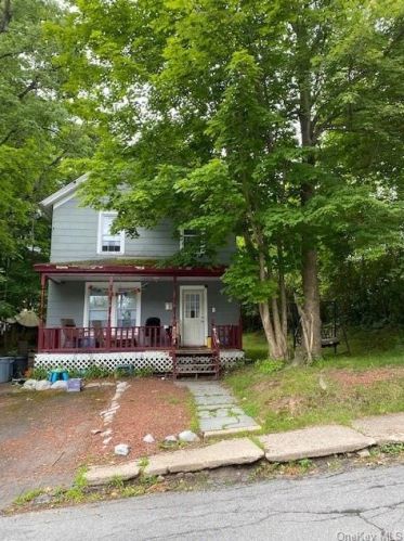 9 Osborne St, Monticello, NY 12701-1809