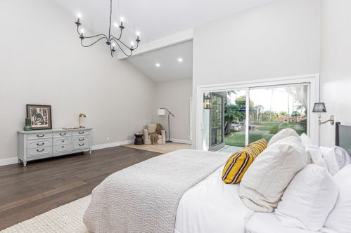 1213 Via Mil Cumbres, Solana Beach CA  92075-1726 exterior