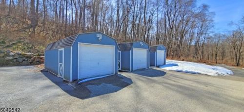 647 Mtn Rd, Sparta NJ  07871-3210 exterior