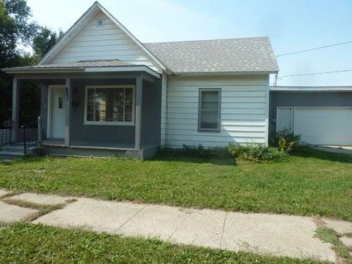 821 2nd Ave, Jamestown, ND 58401-3202