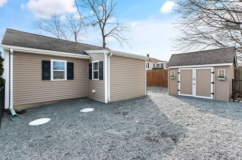 4 Rhode Island Ave, Cumberland RI  02864-5720 exterior