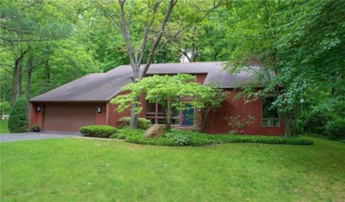 561 Hawthorne Trce, Fairview, PA 16415-1724