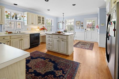 606 Elmwood Dr, Greensboro NC  27408-5005 exterior