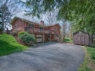 25 Chadwick Wade Dr, Asheville, NC 28804-9715