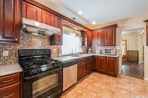99 Melrose Ave, East Rockaway NY  11518-1005 exterior