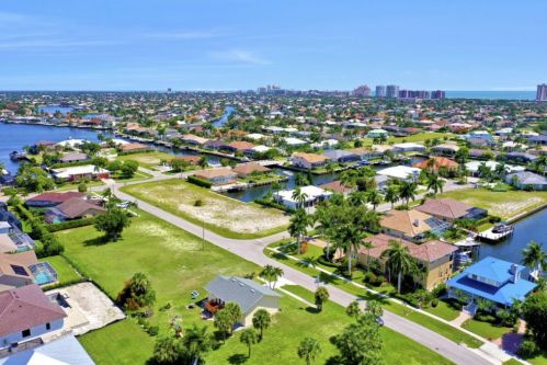 469 Hartley St, Marco Island FL  34145-2747 exterior