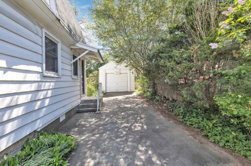 251 Nichols Ave, Stratford, CT 06614-4926