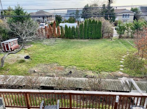 21 Oak Beach Rd, Babylon, NY