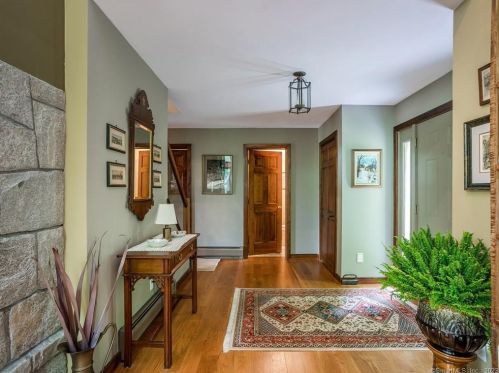 28 Garnet Rd, Roxbury CT  06783-2033 exterior