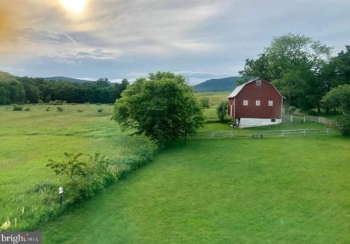131 Blue Jay Ln, Wells Tannery, PA 16691-7836