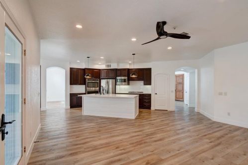 7437 Magellan St, Carlsbad CA  92011-5412 exterior