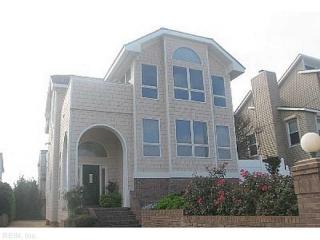 661 Atlantic Ave, Virginia Beach VA  23451-3640 exterior