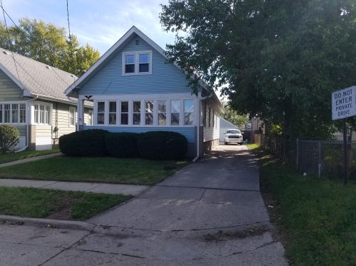 921 40th Pl, Kenosha, WI 53140-2548
