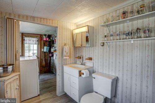 210 Hoernerstown Rd, Hummelstown PA  17036-9503 exterior