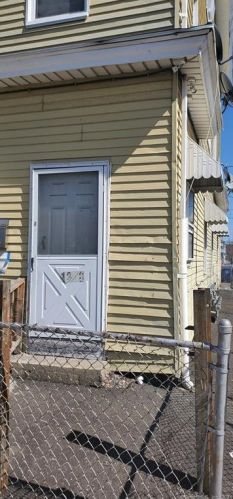 1220 Pembroke St, Bridgeport, CT 06608-1741