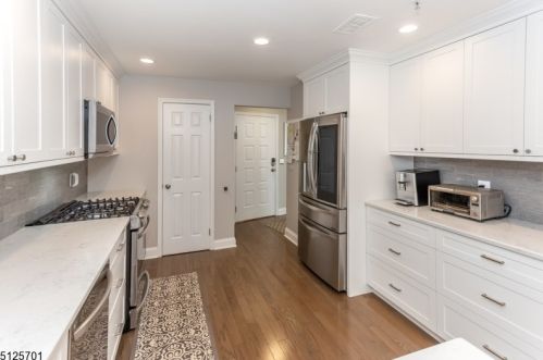 291 Riveredge Dr, Chatham Township NJ  07928-3104 exterior