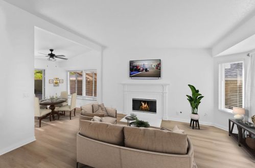 22448 Paragon Dr, Santa Clarita, CA 91350-3612