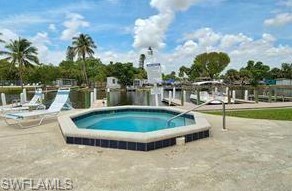 48 Derhenson Dr, Naples, FL 34114-8204